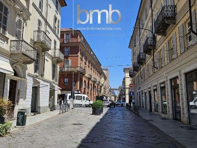 Foto Attività commerciale in Corso Alfieri, Asti Corso Dante di 35 m²