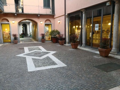 Foto Negozio in Piazza santa Maria 1, Busto Arsizio Piazza Santa Maria