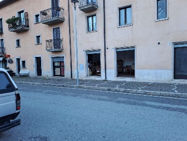Foto Negozio in Via Luigi De Amicis 8, Alfedena di 25 m² con 1 locali