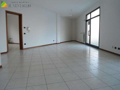 Foto Ufficio a Sassuolo di 70 m² con 1 locali in affitto