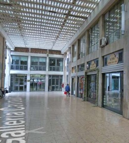 Foto Negozio in via san rocco, Reggio nell'Emilia Centro Storico di 540 m²