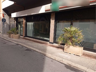 Foto Negozio in Via Mazzini, Cisterna di Latina Centro di 150 m² in vendita