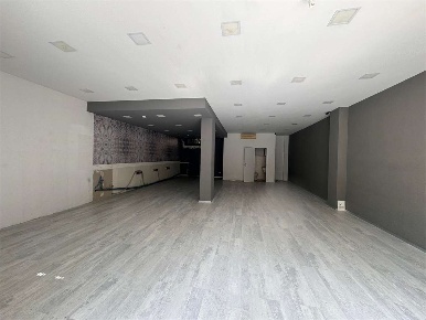 Foto Negozio a Foligno di 110 m² con 2 locali in affitto