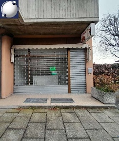Foto Negozio in Via Volta 30, Ponte Lambro Centro di 30 m² con 1 locali