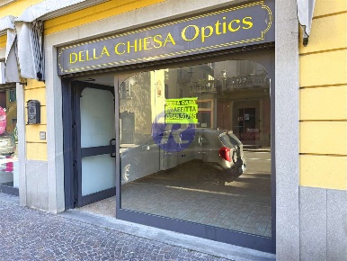 Foto Negozio in Via San Carlo 5, San Pellegrino Terme Centro di 55 m²