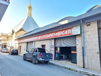 Foto Negozio in VIA GIOVENALE, Cerignola Centro di 550 m² con 3 locali