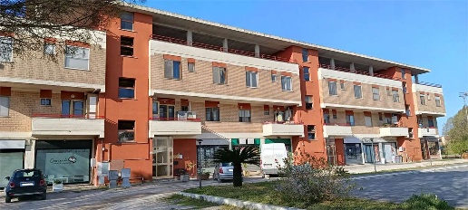 Foto Negozio a Latina di 92 m² con 2 locali in vendita