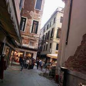 Foto Negozio in Campo Sant'Angelo, Venezia San Marco di 30 m² con 1 locali
