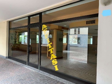 Foto Negozio in VIA VITTORIO VENETO, Trezzo sull'Adda di 140 m² in affitto