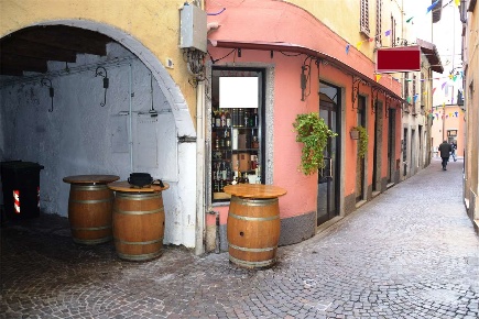 Foto Negozio in Via Baiettini, Verbania Intra Centro Storico di 120 m²