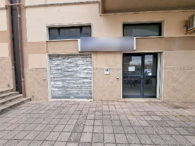 Foto Negozio in Via Antonio Scopelliti, Catanzaro di 85 m² con 3 locali