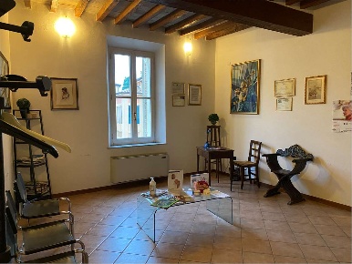 Foto Ufficio in Piazza Vittorio Veneto, Traversetolo Centro di 60 m²