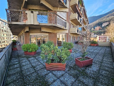 Foto Ufficio a Como di 220 m² con 9 locali in affitto