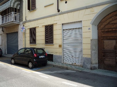 Foto Negozio in via como 2, Cesano Maderno di 52 m² con 2 locali in vendita
