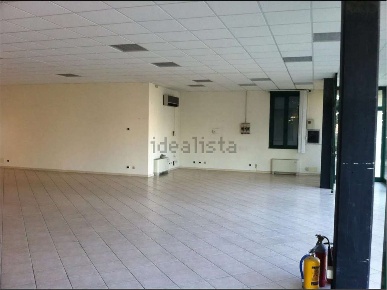 Foto Negozio in via Don Minzoni 6, Scandiano Centro di 200 m² con 1 locali