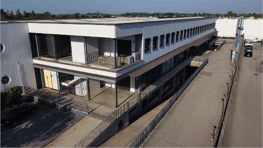 Foto Negozio in VIA MOLINI 67, Lonato del Garda Lonato di 800 m² in affitto