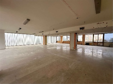 Foto Negozio a Modena di 300 m² con 1 locali in vendita