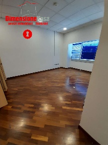Foto Ufficio in Zona Asi, Nola di 200 m² con 4 locali in affitto