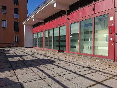 Foto Negozio a Como di 130 m² con 4 locali in vendita