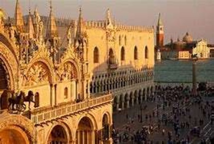 Foto Negozio in piazza san marco, Venezia San Marco di 150 m² con 8 locali