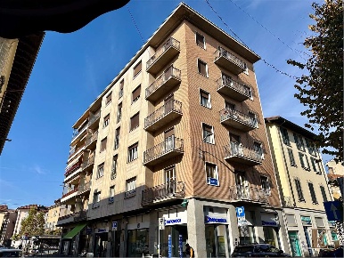 Foto Ufficio in via Como, Varese di 222 m² con 5 locali in affitto