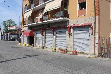 Foto Negozio in via sardegna 22, Cesano Maderno di 100 m² con 2 locali