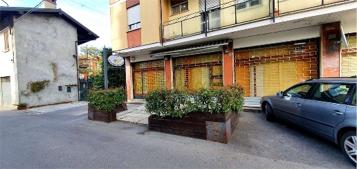 Foto Negozio a Varallo Pombia di 101 m² con 3 locali in vendita