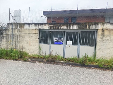 Foto Magazzino a Jesi di 409 m² con 3 locali in vendita