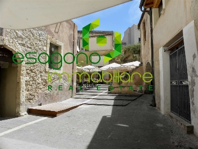 Foto Negozio a Siracusa di 260 m² con 1 locali in vendita
