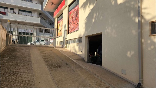 Foto Magazzino in VIA CASTELLANA, Conversano Centro di 180 m² con 1 locali