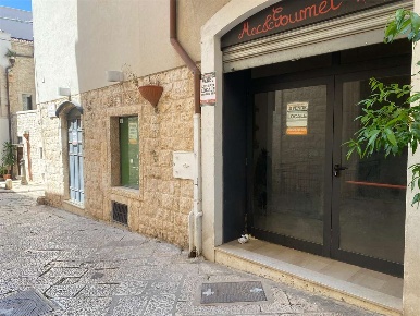 Foto Negozio in PORTA ANTICA DELLA CITTA' 27, Conversano Centro di 111 m²