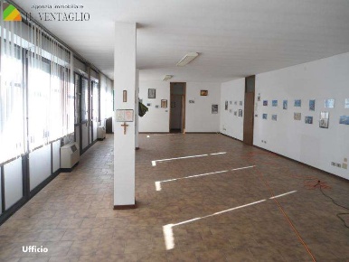 Foto Ufficio a Sassuolo di 100 m² con 1 locali in vendita