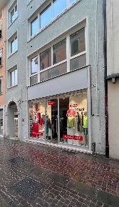 Foto Negozio a Rovereto di 50 m² con 2 locali in affitto