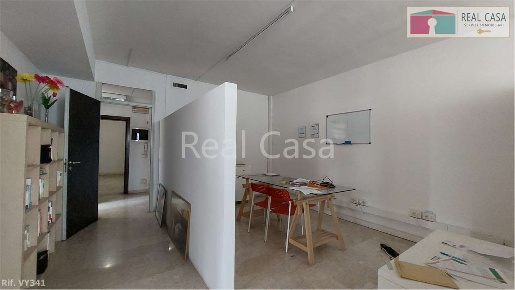 Foto Ufficio in Via Cagliostro, Modena San Faustino di 550 m² con 10 locali