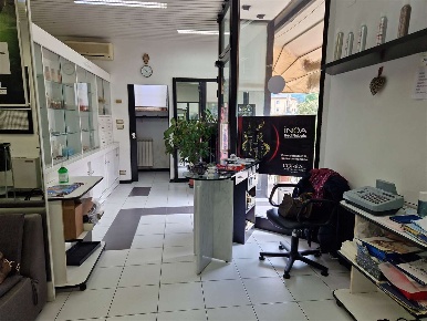 Foto Attività commerciale a Capolona di 50 m² con 1 locali in vendita