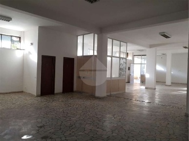 Foto Negozio a Atripalda di 205 m² con 1 locali in vendita