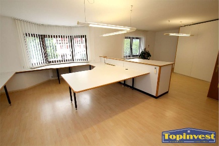 Foto Ufficio a Lagundo di 66 m² con 1 locali in affitto