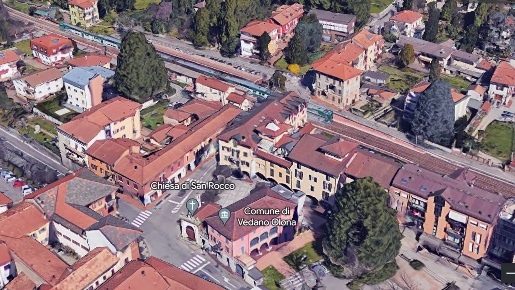 Foto Negozio in piazza san rocco 18, Vedano Olona Centro di 245 m²