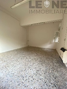 Foto Negozio in Via Modenese, Vignola Centro di 30 m² con 1 locali