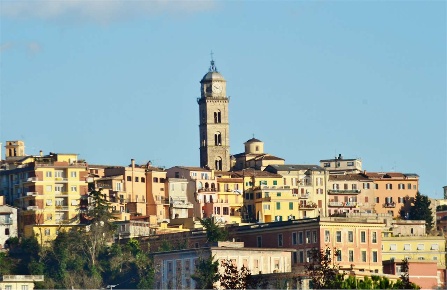 Foto Ufficio in via brighindi, Frosinone Centro di 2300 m² con 30 locali