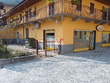 Foto Negozio in Via Marconi 5, Casale Corte Cerro Centro di 100 m²