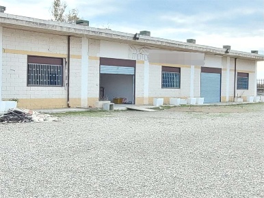 Foto Negozio in S.P. 143, Cerignola di 480 m² con 4 locali in vendita
