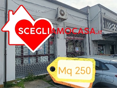 Foto Negozio a Borgia di 246 m² con 2 locali in vendita