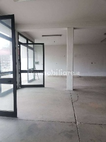 Foto Magazzino in via Radici sud 37, Castellarano Centro di 220 m²