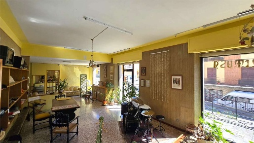 Foto Negozio in Viale San Sisto 5/7/9, Perugia San Sisto - Lacugnano