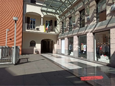 Foto Negozio a Novara di 55 m² con 2 locali in vendita