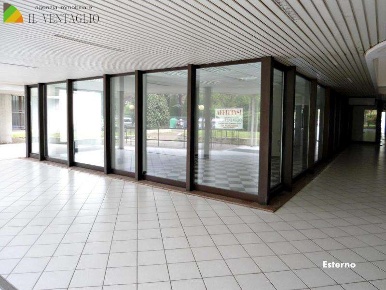 Foto Ufficio a Sassuolo di 140 m² con 5 locali in vendita