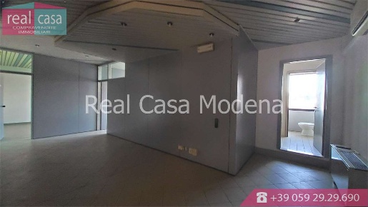 Foto Ufficio in Via Giardini Nord, Formigine Centro di 100 m² con 1 locali