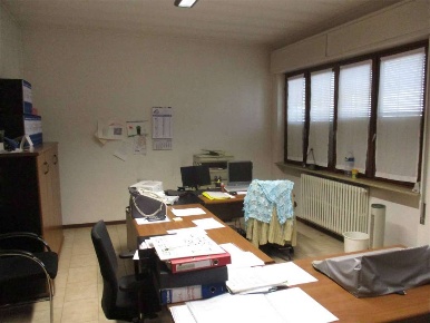 Foto Ufficio in via Santa Vecchia, Valmadrera di 140 m² con 5 locali