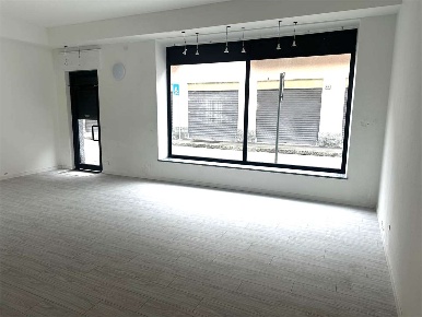 Foto Negozio a Bovisio-Masciago di 80 m² con 1 locali in vendita